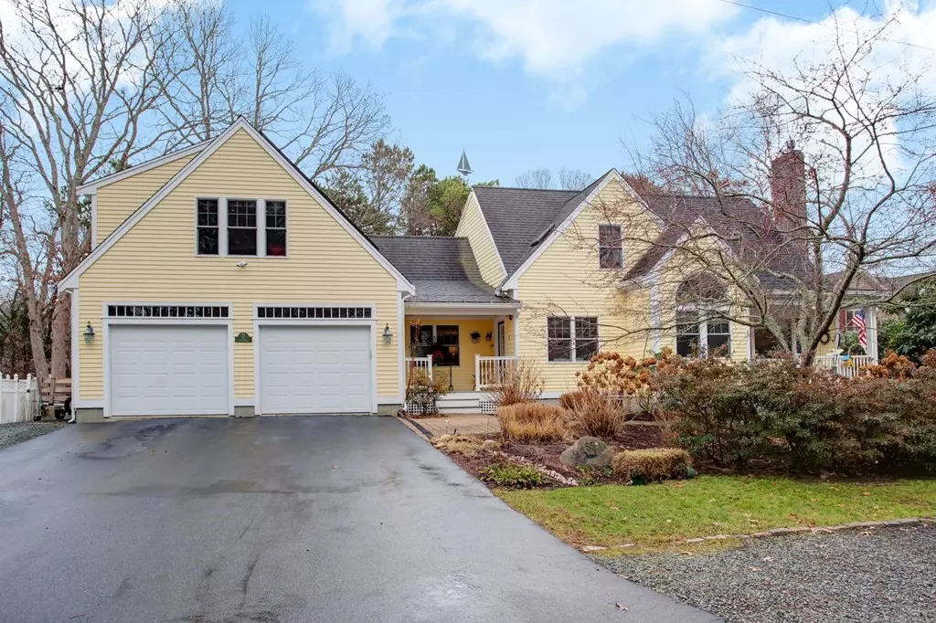 Mashpee, MA 02649,55 Pond Cir