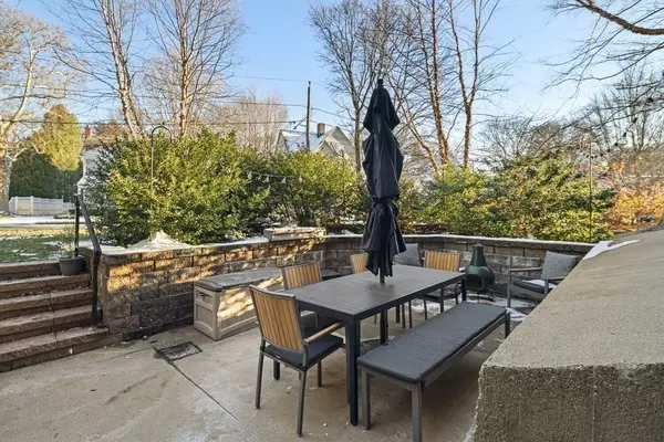 Lexington, MA 02421,33 Forest St #100