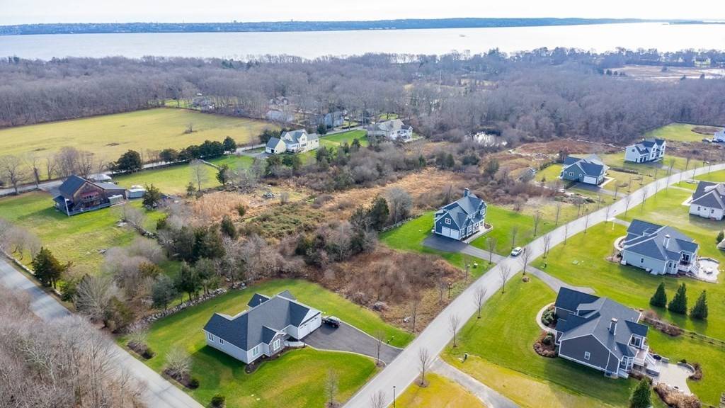 4 Waterview Ln, Warren, RI 02885