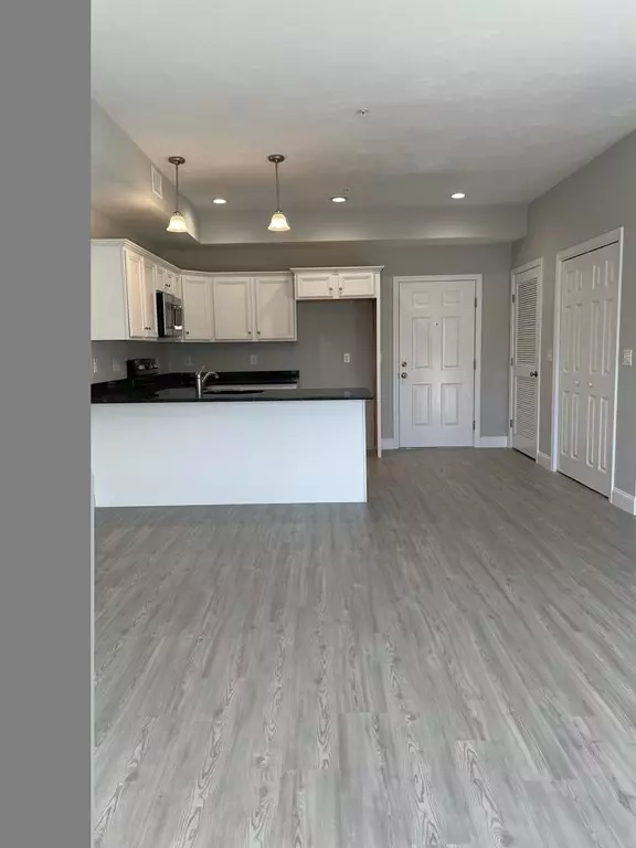 Whitman, MA 02382,815 Bedford Street #8