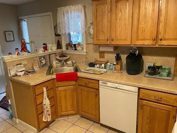 Agawam, MA 01001,60 Dogwood Lane #60