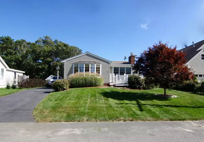 48 Bearse Rd, Mashpee, MA 02649