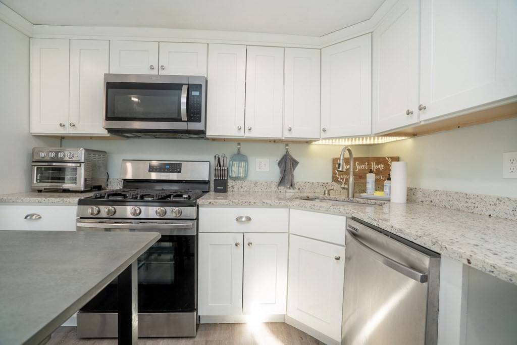 Amesbury, MA 01913,51 Haverhill Rd