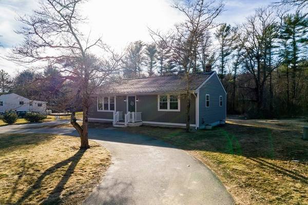 213 Walnut Plain Rd, Rochester, MA 02770