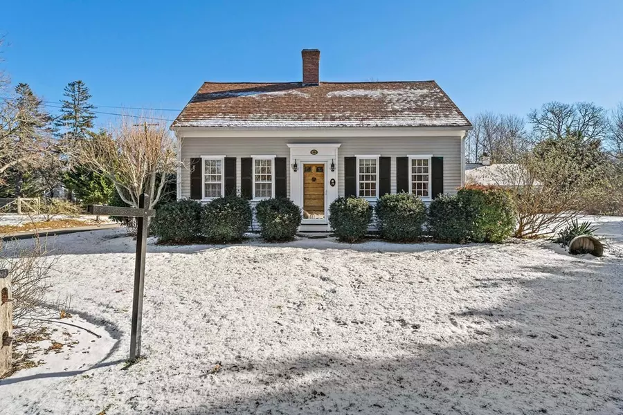 29 Mansion St, Harwich, MA 02671