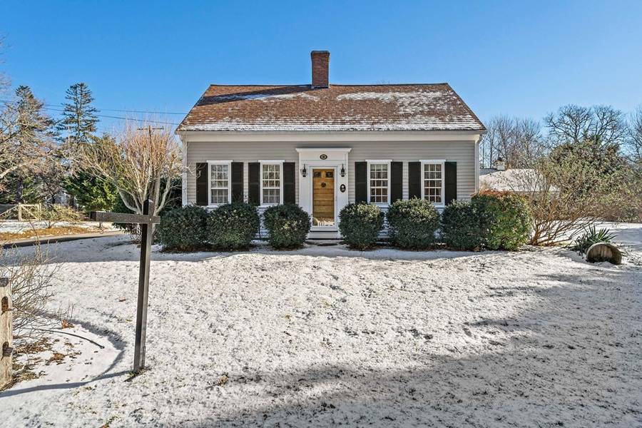 29 Mansion St, Harwich, MA 02671