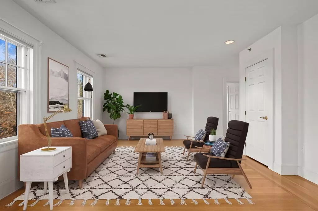 Wenham, MA 01984,105 Old Country Road #105