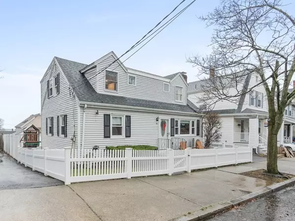 38 Woodlawn St, Lynn, MA 01904