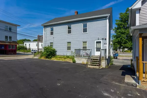 39 Lake St, Webster, MA 01570