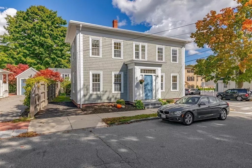 Newburyport, MA 01950,26 Munroe Street #2