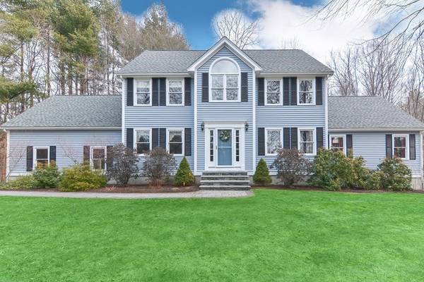 4 Goss Pond Rd, Upton, MA 01568