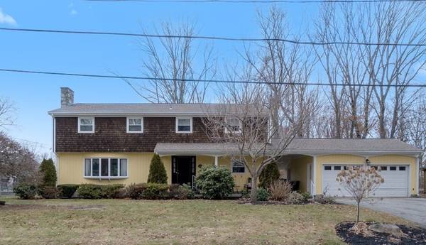 47 Hiller Dr,  Seekonk,  MA 02771