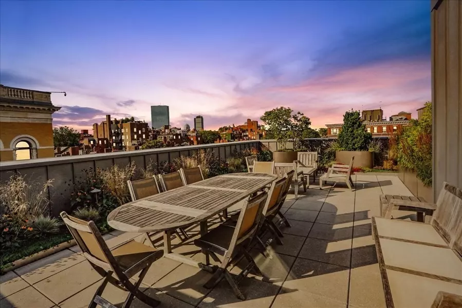 32 Derne St #3A, Boston, MA 02114