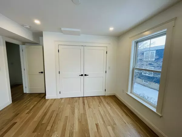 Watertown, MA 02472,4 North Irving Park #2