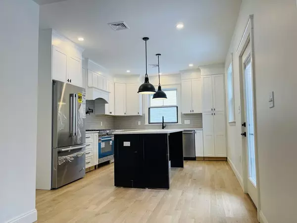 Watertown, MA 02472,4 North Irving Park #2