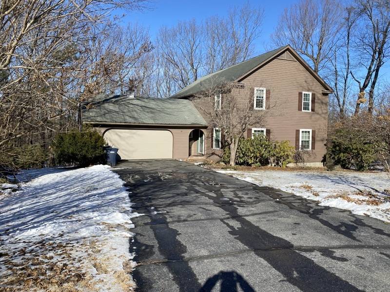 65 Banbury Ln, Holden, MA 01520