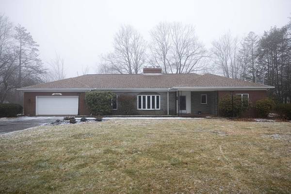 67 Fiske Hill Rd, Sturbridge, MA 01566