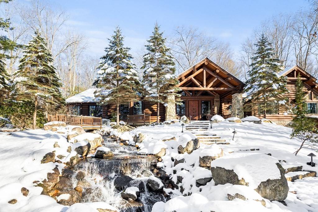 6 Amherst Rd, Leverett, MA 01054