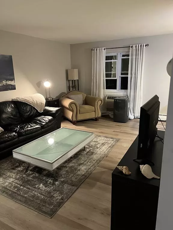 54 Regency Park Dr #54, Agawam, MA 01001