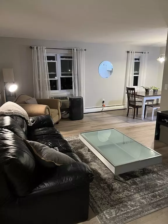 Agawam, MA 01001,54 Regency Park Dr #54