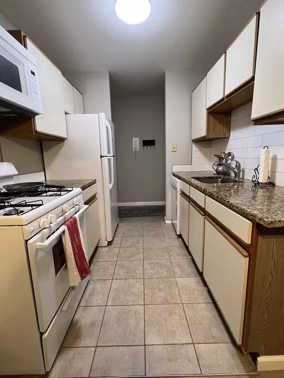 Agawam, MA 01001,54 Regency Park Dr #54