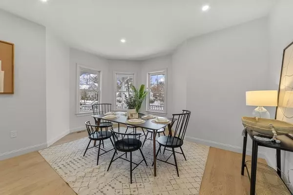 Newton, MA 02466,2 Rowe