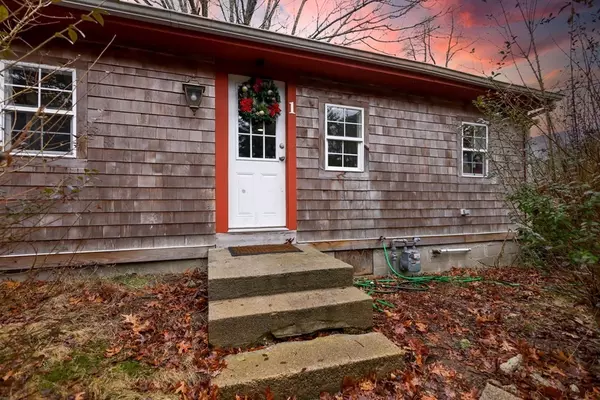 1 Oakum St, Dartmouth, MA 02747