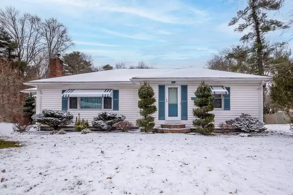 17 Oak St, Raynham, MA 02767