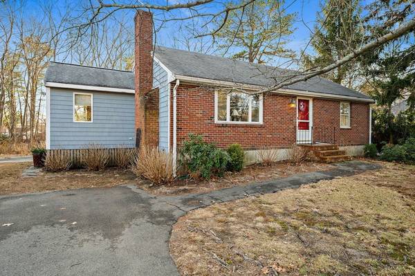 351 Union St, Holbrook, MA 02343