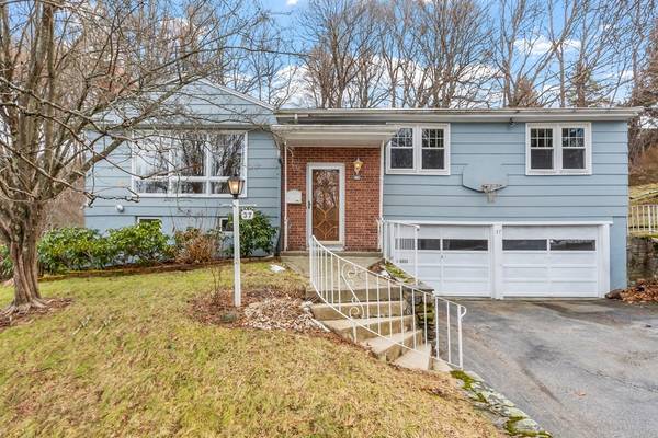 37 Sun Valley Dr, Worcester, MA 01609