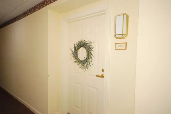 Stow, MA 01775,34 Meeting House Lane #201