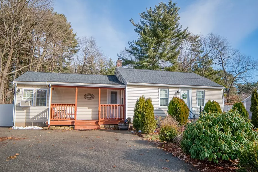 42 Pond St, Holbrook, MA 02343