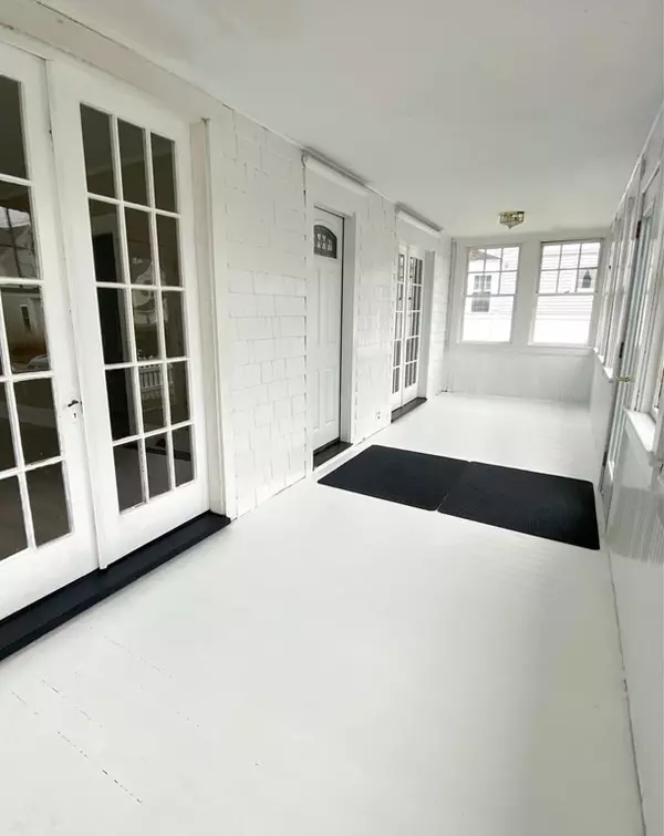 Wareham, MA 02558,11 W Central Avenue