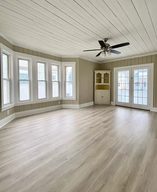 Wareham, MA 02558,11 W Central Avenue