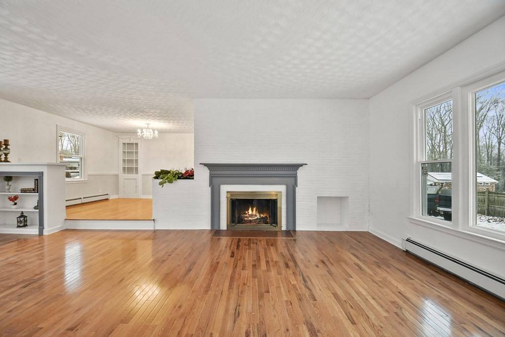 Auburn, MA 01501,1 Greenbriar Lane