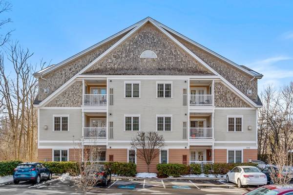 190 Chickering Rd #208D, North Andover, MA 01845