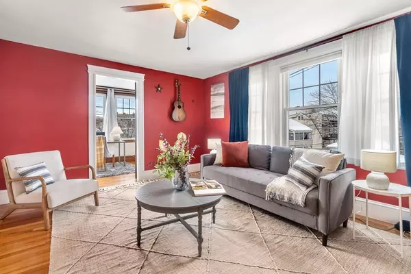 11 Oakley Rd #11, Watertown, MA 02472