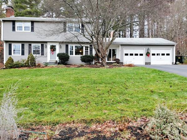 9 Blueberry Ln, Sturbridge, MA 01566