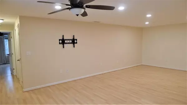 Peabody, MA 01960,9 Ledgewood Way #16