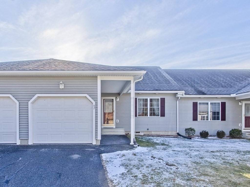 52 Pinecrest Dr #52, Chicopee, MA 01020