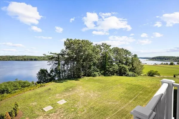 57 Long Point Rd #305, Lakeville, MA 02347