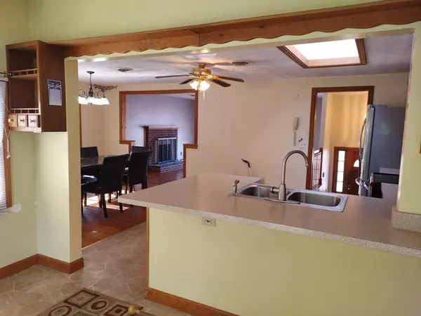 Raynham, MA 02767,1539 Broadway