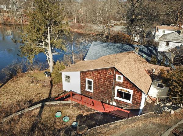 12 Crest, Wayland, MA 01778