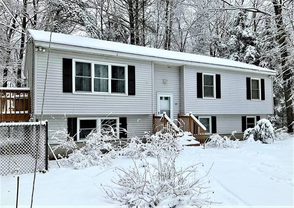 28 Noel Dr, Ashburnham, MA 01430