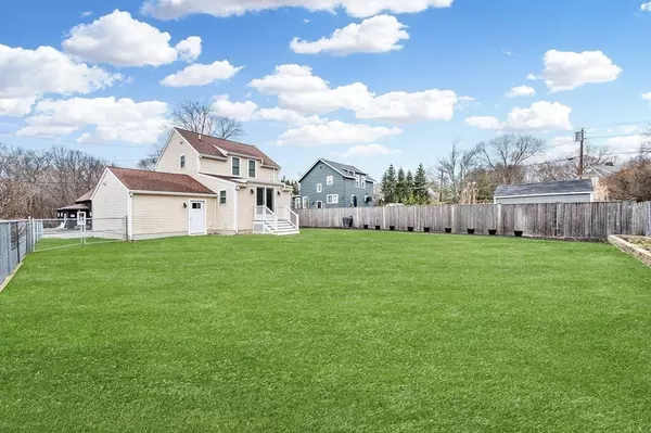 Danvers, MA 01923,56 Ash St