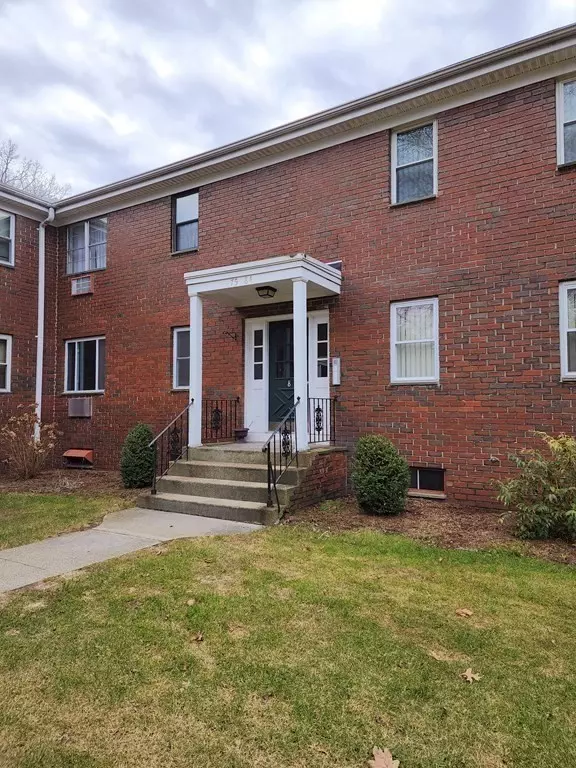 Agawam, MA 01001,77 Regency Park Drive #77