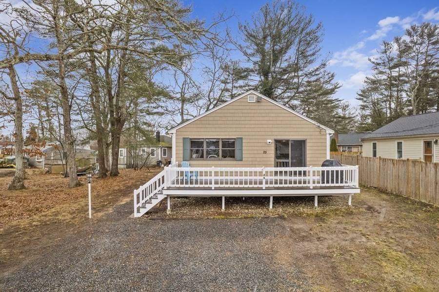 25 Pilgrim Ave, Wareham, MA 02571