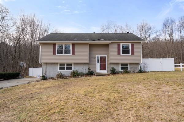 5 Heather Hill, Northbridge, MA 01588