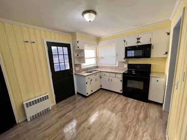 Westfield, MA 01085,63 Beverly Dr