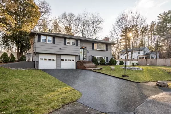 1 Countryside Ln, Walpole, MA 02081